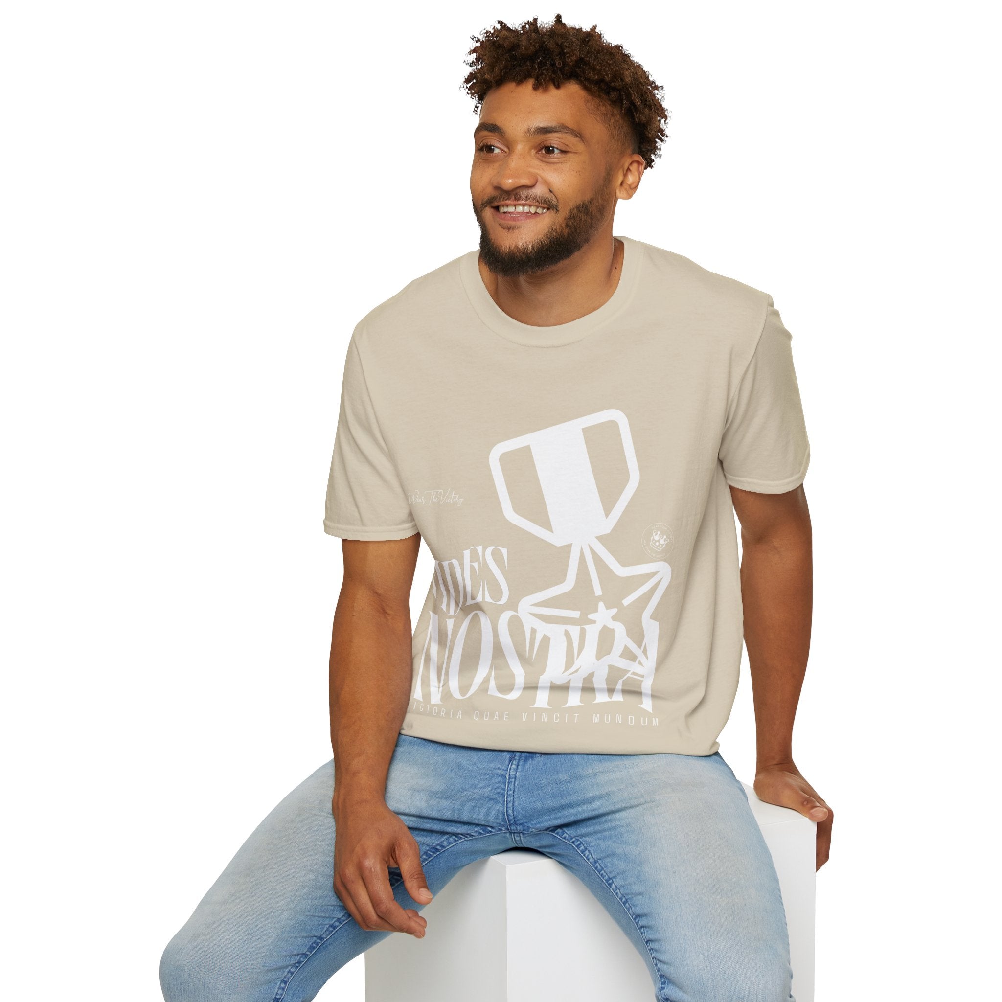 Fides Nostra Grafik-T-Shirt